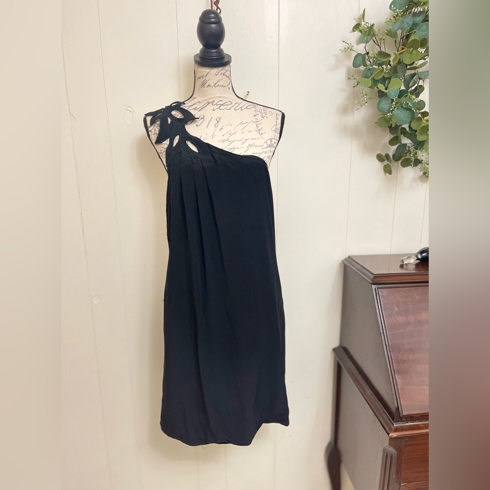 Elegant Tibi New York sz 8 Black One-Shoulder Dress single strap swing dress LBD